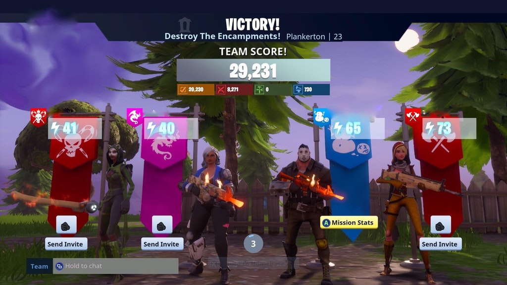 El segundo skin desde la izquierda es exclusivo de PS4, en un lobby de Xbox One
