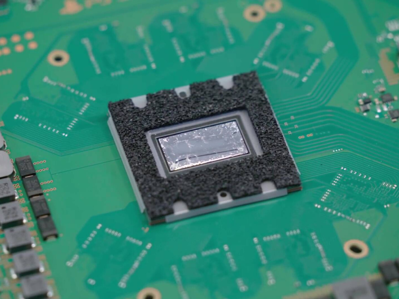 Metal líquido como TIM (Imagen: Sony)