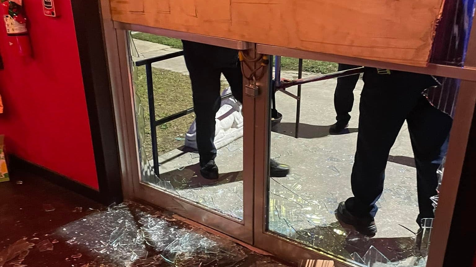 La ventana que rompió The Wolf