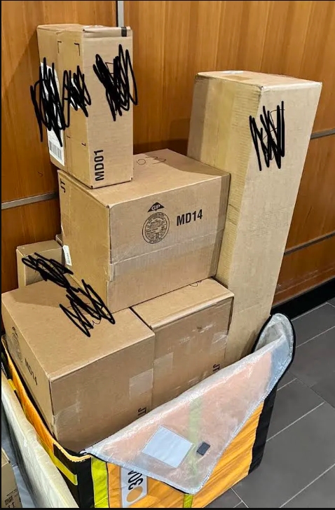 Imaginate recibir esta cantidad de cajas sin pedirlas