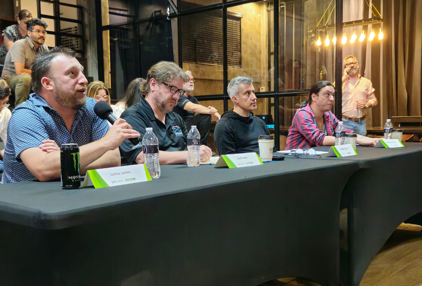 Los jueces se encargaron de dar feedback a los proyectos